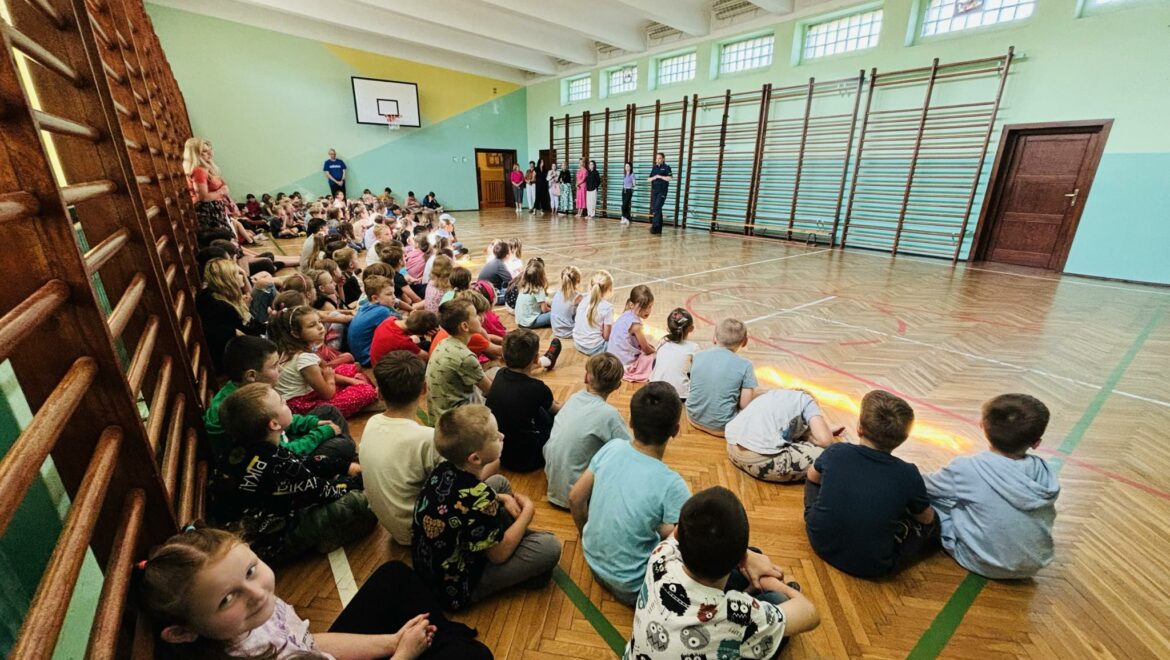 „Bezpieczne wakacje” – spotkanie z przedstawicielami policji